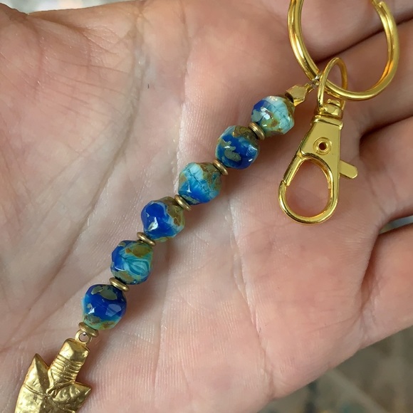 Blue beaded arrow handmade keychain - Picture 7 of 10
